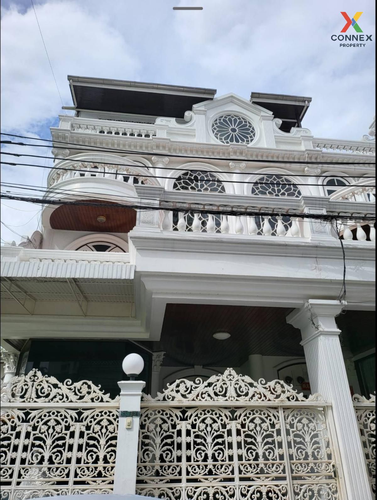 For Sale House , House Ekamai 22 , corner unit , wide frontage , newly renovated , BTS-Ekkamai , Khlong Tan Nuea , Watthana , Bangkok , CX-118718 For Sale House , House Ekamai 22 , corner unit , wide frontage , newly renovated , BTS-Ekkamai , Khlong Tan Nuea , Watthana , Bangkok , CX-118718
