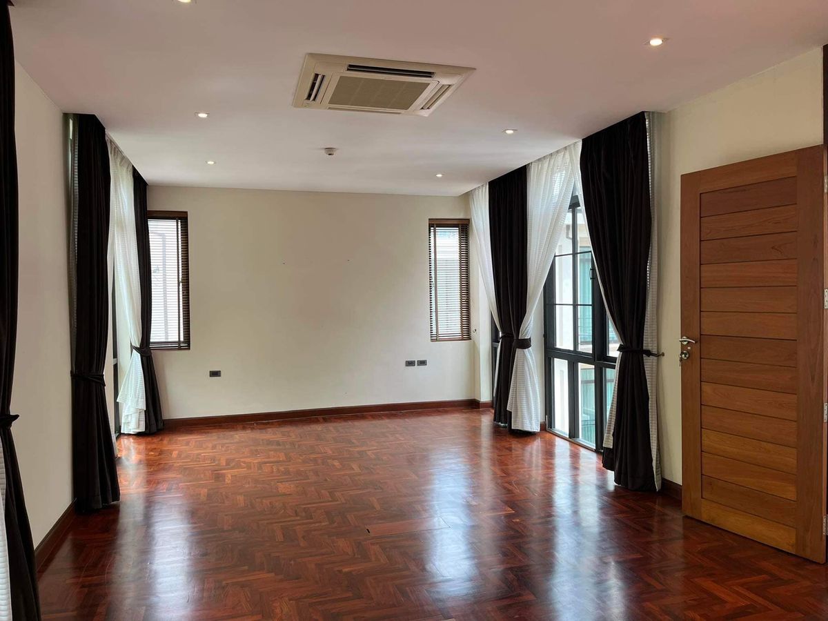 🏠 ให้เช่าบ้านเดี่ยว 3 ชั้น Pool Villa ⭐️ โครงการ em villas by wynn suite @ sukhumvit24  Pool Villa – รูปที่ 4