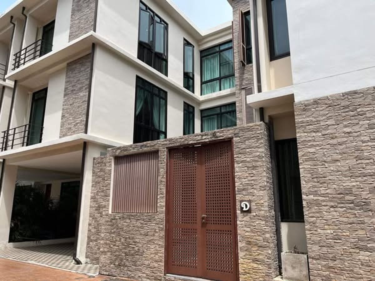 🏠 ให้เช่าบ้านเดี่ยว 3 ชั้น Pool Villa ⭐️ โครงการ em villas by wynn suite @ sukhumvit24  Pool Villa – รูปที่ 2