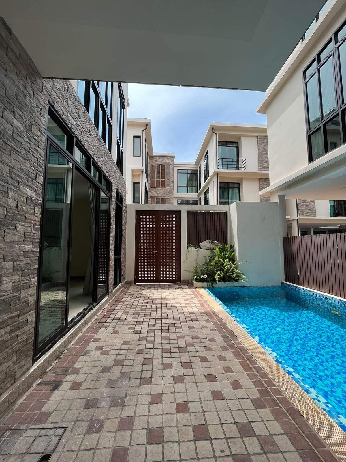🏠 ให้เช่าบ้านเดี่ยว 3 ชั้น Pool Villa ⭐️ โครงการ em villas by wynn suite @ sukhumvit24 Pool Villa 🏠 ให้เช่าบ้านเดี่ยว 3 ชั้น Pool Villa ⭐️ โครงการ em villas by wynn suite @ sukhumvit24 Pool Villa