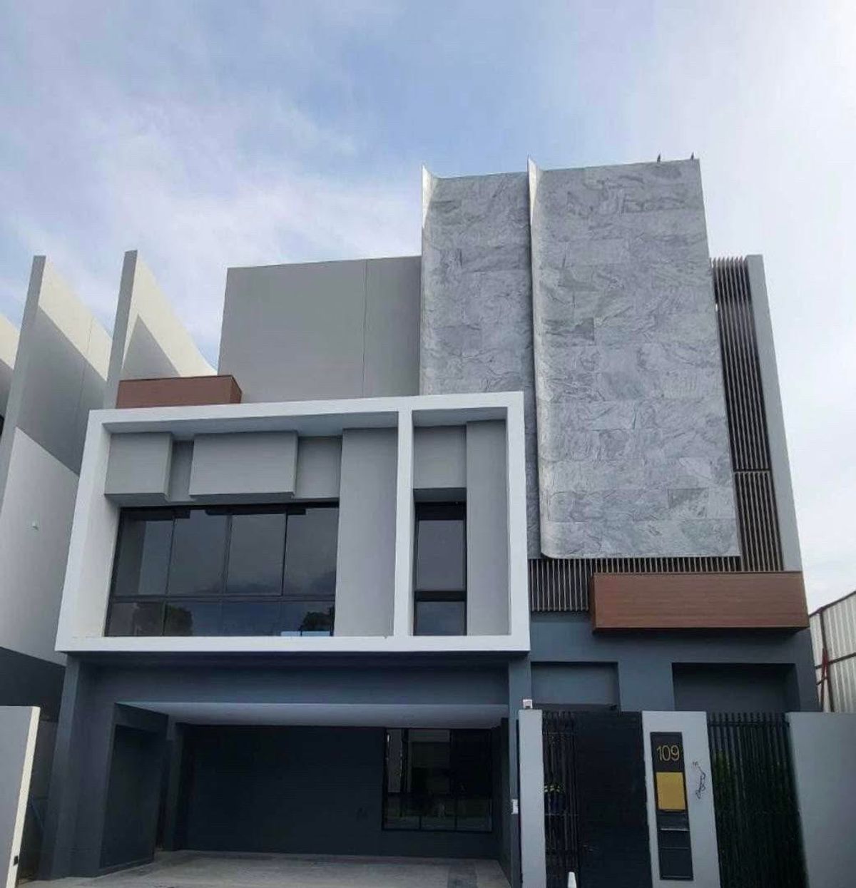 For Rent : Bugaan krungthep kreetha พื้นที่ใช้สอย 430 ตร.ม. ที่ดิน 69.30 ตร.ว. 4 นอน 5 น้ำ 📲 𝟎𝟔𝟒-𝟕𝟗𝟒𝟒𝟐𝟔𝟑(คุณน้ำ) 