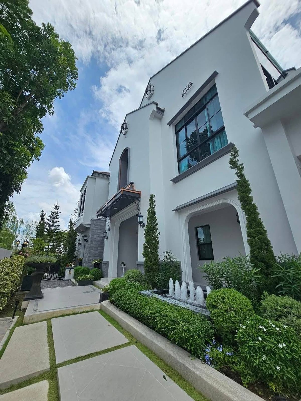 Nantawan Rama9 -New Krengthepkreetha: 170SQWAH 650SQM. 5BED 5Bath + 3 Maid Rooms 110 Mil 590K/MTH AM: 0656199198 Nantawan Rama9 -New Krengthepkreetha: 170SQWAH 650SQM. 5BED 5Bath + 3 Maid Rooms 110 Mil 590K/MTH AM: 0656199198