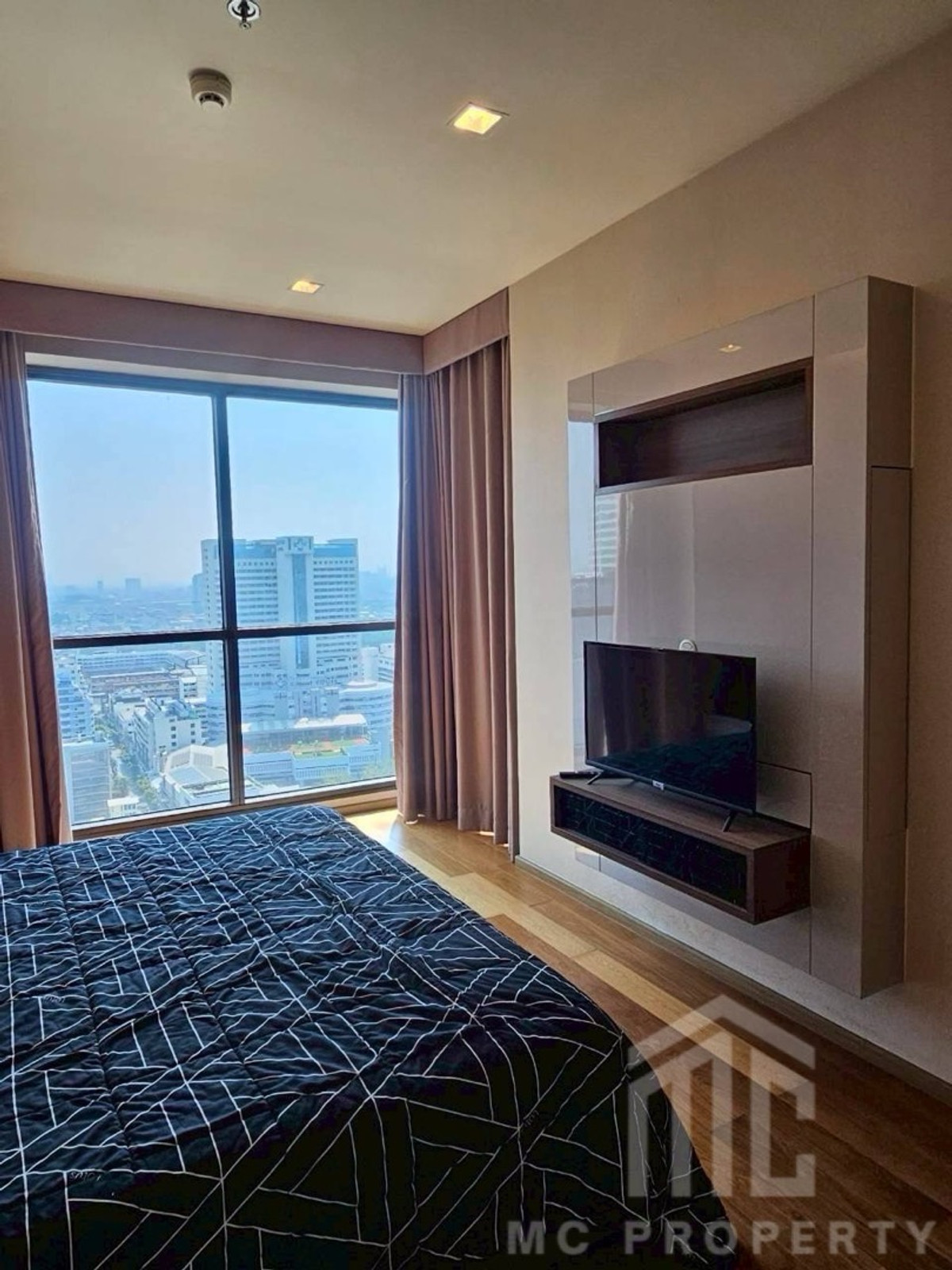 The Address Sathorn 1 bedroom 55sqm facing South only 35,000 please contact 0816878954