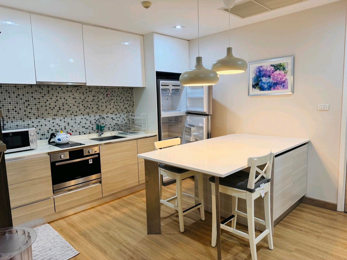 Urgent rent. The Room Sukhumvit 21 (The Room Sukhumvit 21) very cheap.