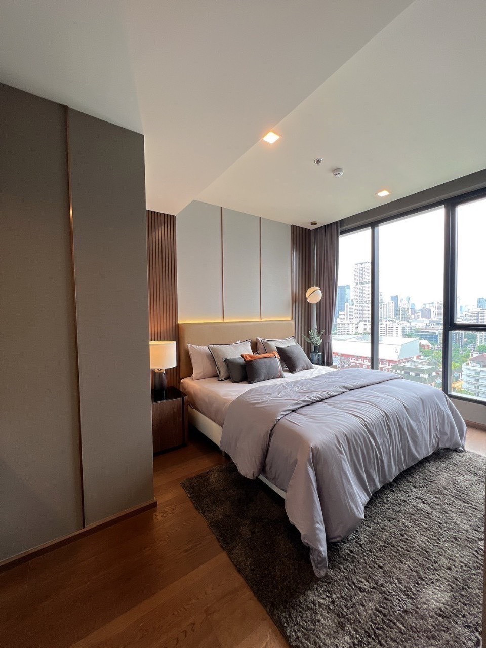 Condo Ideo Q Sukhumvit 36, convenient travel, near BTS, there is a shuttle, fully furnished. Ready to move in immediately