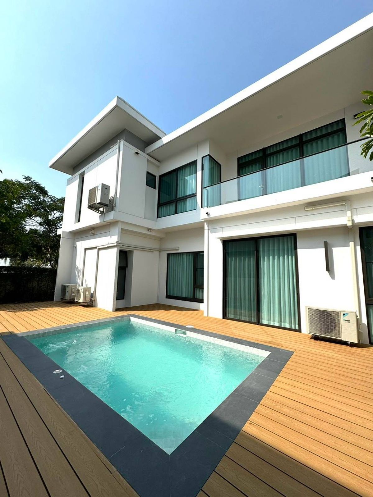 ♦ Pool Villa ♦ บ้านเดี่ยว 2 ชั้น 110.00 ตร.ว. 350.00 ตร.ม. | 4 ห้องนอน 5 ห้องน้ำ | ใกล้ Central Village 9 นาที, ท่าอากาศยานสุวรรณภูมิ 24 นาที, Assumption Univ 28 นาที – รูปที่ 2