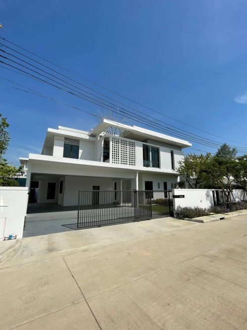 ♦ Pool Villa ♦ 2 -storey detached house 110.00 sq.w. 350.00 sq.m. | 4 bedrooms 5 bathrooms | near Central Village 9 minutes, Suvarnabhumi Airport 24 minutes, Assumption Univ 28 minutes  
