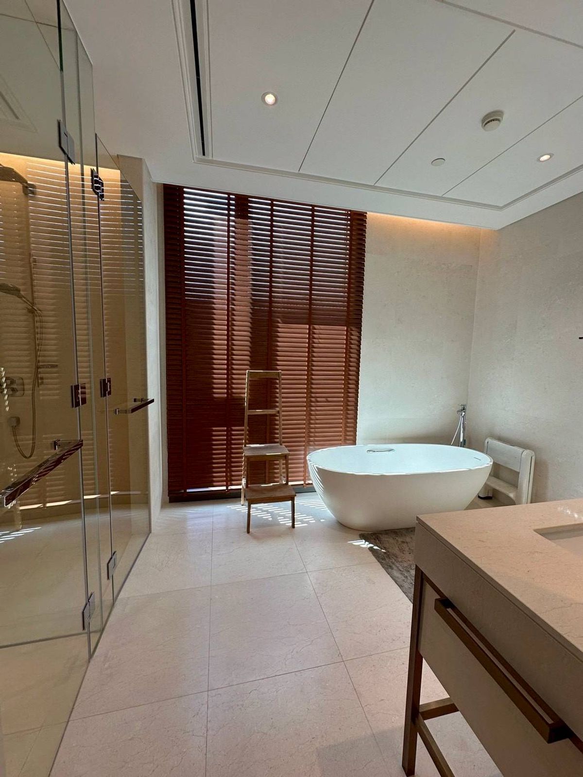 ♦ Best Price ♦ Floor 05 ++ 169.00 sq.m. | 2 bedrooms, 3 bathrooms | Near Central Chidlom 6 minutes, BTS Chidlom 7 minutes, Central Embassy 7 minutes   – รูปที่ 2