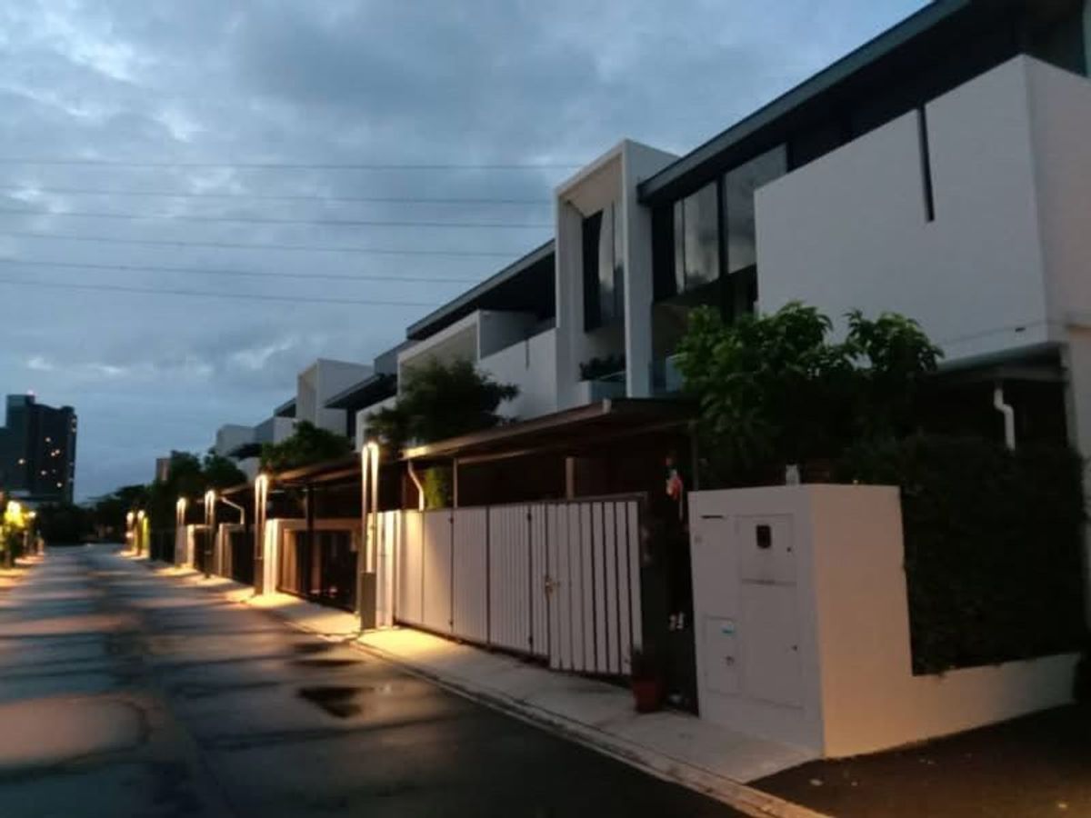 ❖ Corner Unit ❖ บ้านเดี่ยว 2 ชั้น ขนาด 41.20 ตร.ว. พื้นที่ใช้สอย 225.00 ตร.ม. | 3 ห้องนอน 4 ห้องน้ำ 3 ที่จอดรถ | ใกล้ MEGA บางนา 500 เมตร IKEA บางนา 500 เมตร – รูปที่ 2