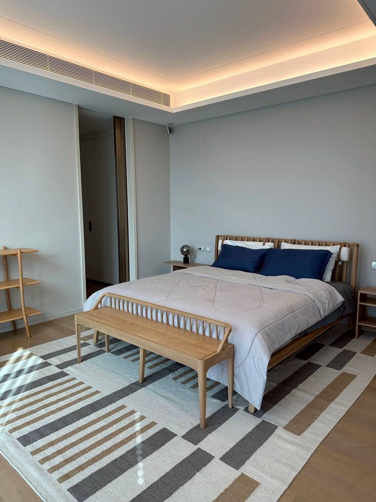 ♦ Best Price ♦ Floor 05 ++ 169.00 sq.m. | 2 bedrooms, 3 bathrooms | Near Central Chidlom 6 minutes, BTS Chidlom 7 minutes, Central Embassy 7 minutes   – รูปที่ 3
