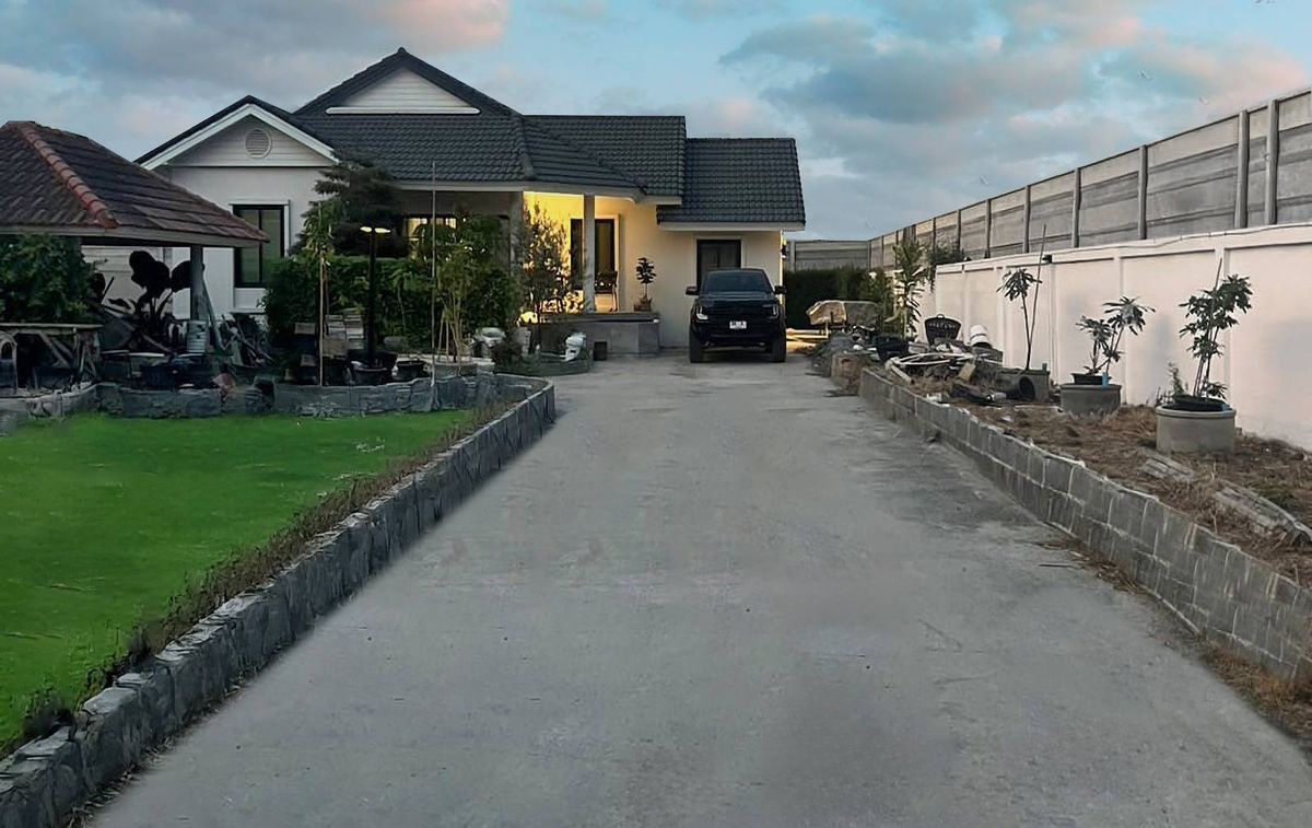 ขายที่ดินแปลงสวย ทำเลดี ใกล้เมกะบางนา พร้อมบ้านชั้นเดียวรีโนเวทใหม่ ขนาด 200 ตารางวา