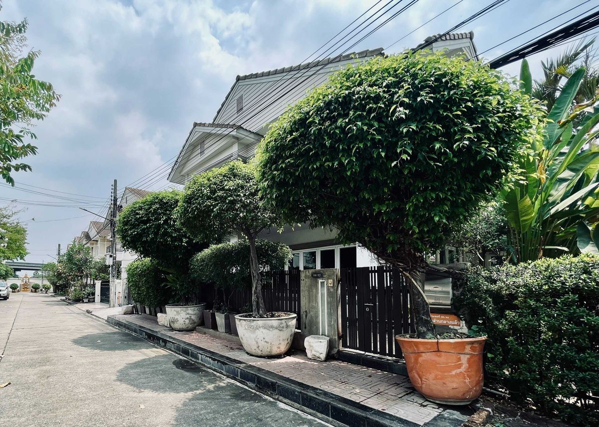 ขายบ้านเดี่ยว หมู่บ้านสกุลธร วัชรพล 2/3 260 ตร.ม. ใกล้ BTS วัชรพล – รูปที่ 2