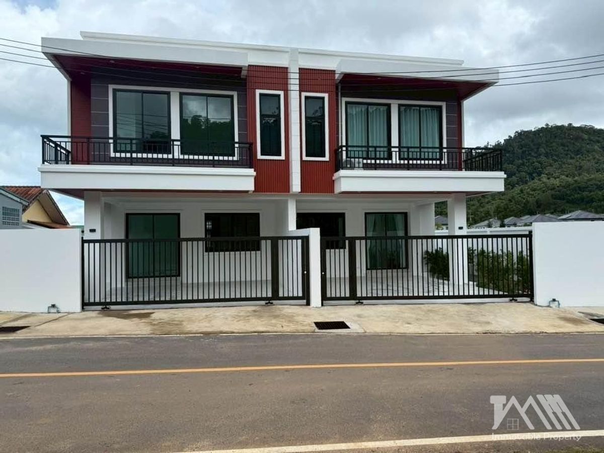 Newly built house, Koh Kaew / House Town, Phuket Newly built house, Koh Kaew / House Town, Phuket