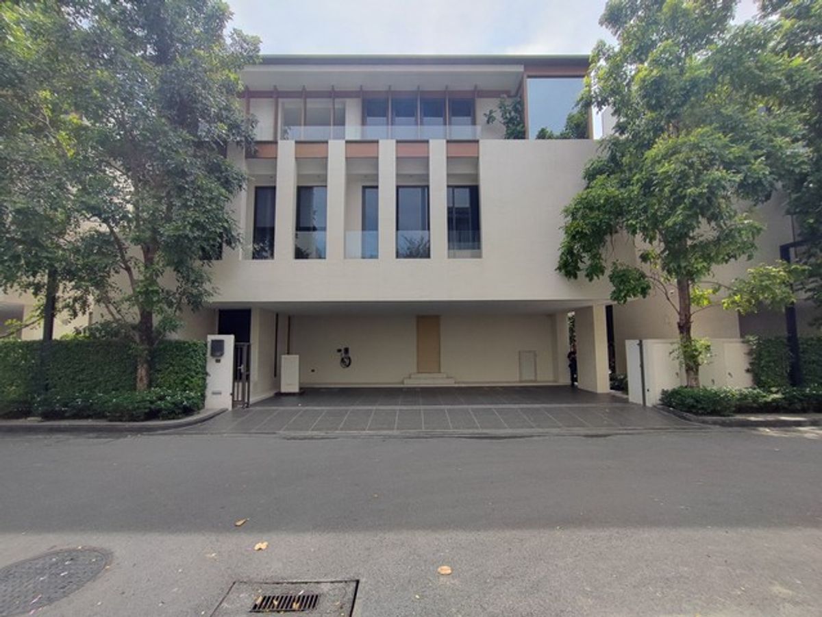 Park Heritage - Phatthanakan 20 Park Heritage Phatthanakan - 20 Luxury 3 -story house with private elevator Calm, even in the center of the city near Thonglor Ekkamai Size M