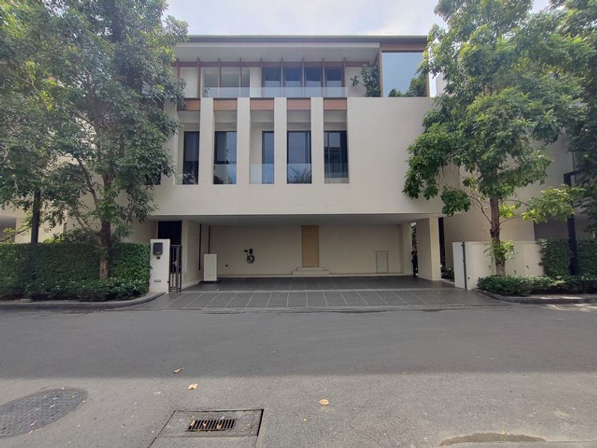 Park Heritage - Phatthanakan 20 Park Heritage Phatthanakan - 20 Luxury 3 -story house with private elevator Calm, even in the center of the city near Thonglor Ekkamai Size M