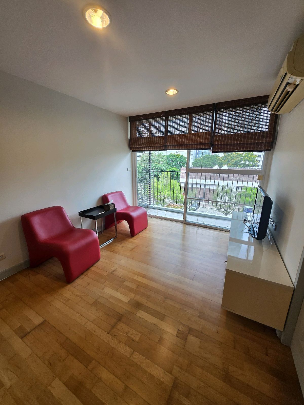 Condo for sale at The Fine at River Charoen Nakhon- Khlong San, Bangkok, 2 bedrooms, 1 bathroom, living room, dining room, with a separate kitchen, 61 sq.m., beautiful room, good condition ready to move in. 