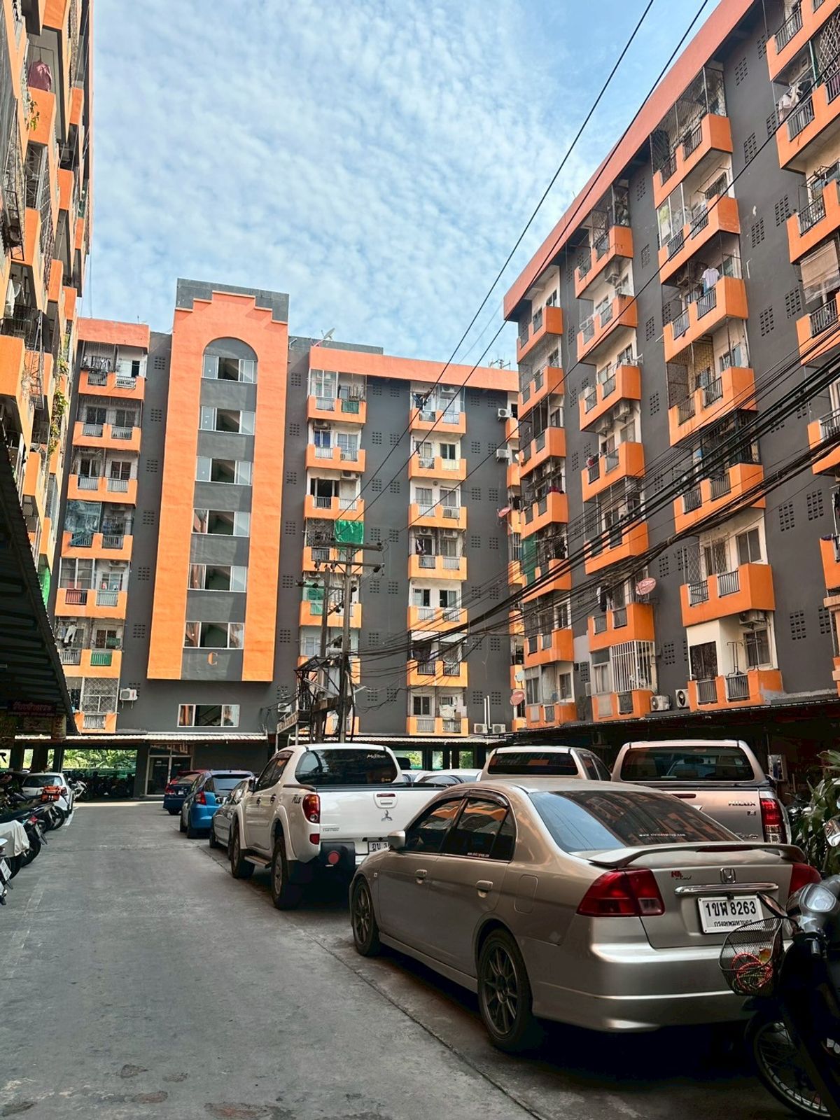 Lat Phrao Condo 2, Soi Lat Phrao 87, Intersection 9, near Lat Phrao 83 BTS Station near the expressway near the mall Lat Phrao Condo 2, Soi Lat Phrao 87, Intersection 9, near Lat Phrao 83 BTS Station near the expressway near the mall