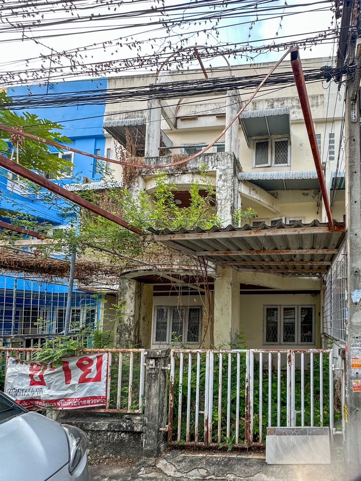 บ้านธันยกานต์ วัชรพล บ้านทาวน์โฮมคู่ 34 ตร.ว. ราคาดีสุดๆ เหมาะสุดๆ สำหรับครอบครัวใหญ่หรือลงทุน