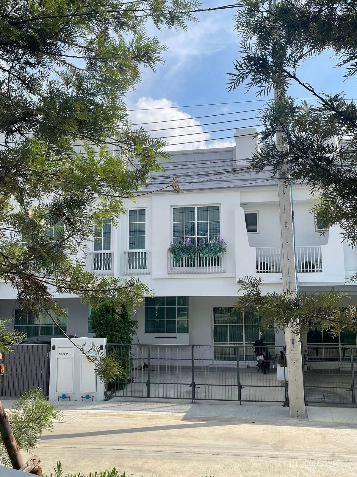 Rent Town Home Villaggio 3 Srinakarin-Bang Na Furniture air There are 3 bedrooms, 3 bathrooms. Rental price 48,500 baht Rent Town Home Villaggio 3 Srinakarin-Bang Na Furniture air There are 3 bedrooms, 3 bathrooms. Rental price 48,500 baht