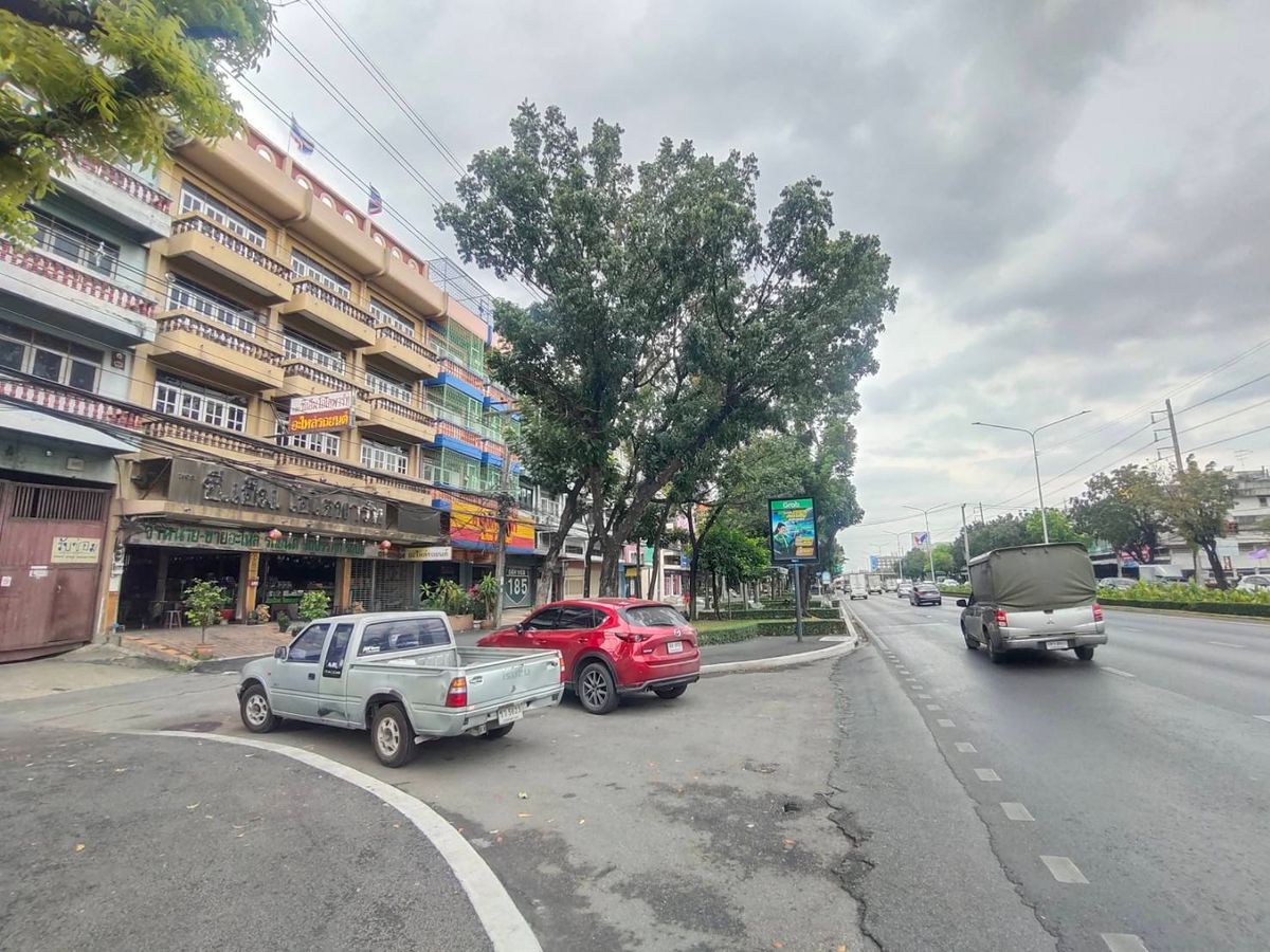 ขาย อาคารพาณิย์ 6 ห้อง กิจการร้านอะไหล่รถยนต์ ทำเลทอง ติดถนนเพชรเกษม – รูปที่ 3