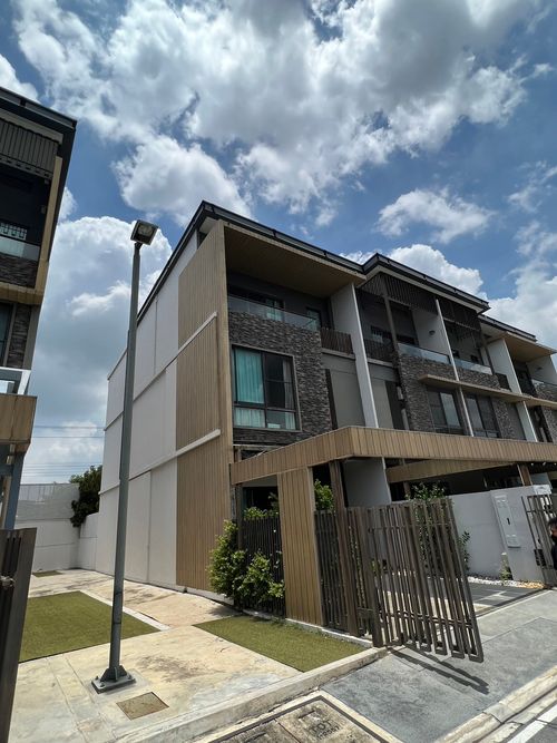 ขายด่วน!! 14 minus. Luxurious townhome.