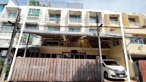 🏢✨ อาคารพาณิชย์ 3 คูหา พร้อมทำเลทองในพระราม 3 เจริญราษฎร์