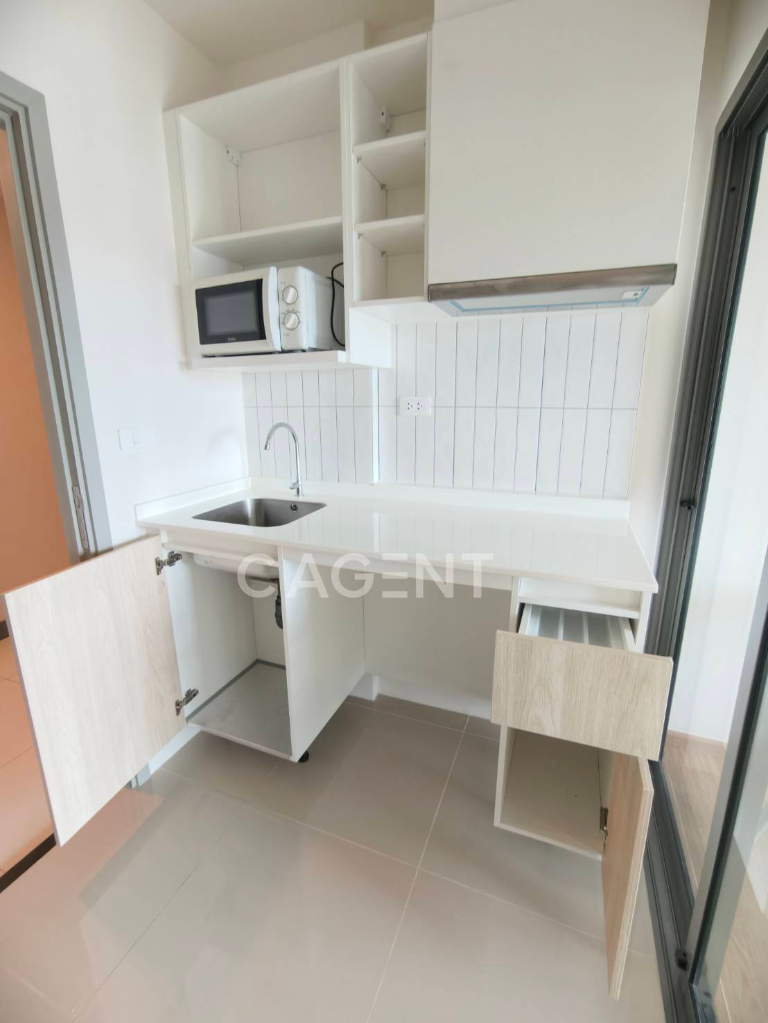 Condo for rent “Escent Ville Suphanburi“ new condo next to Robinson Lifestyle Suphanburi. Condo for rent “Escent Ville Suphanburi“ new condo next to Robinson Lifestyle Suphanburi.