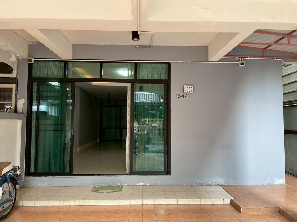 2 -story townhome for sale, Amarin Niwet 2 Village, sold with tenants Suitable for investors Can continue to rent immediately Or to live is worth it 2 -story townhome for sale, Amarin Niwet 2 Village, sold with tenants Suitable for investors Can continue to rent immediately Or to live is worth it