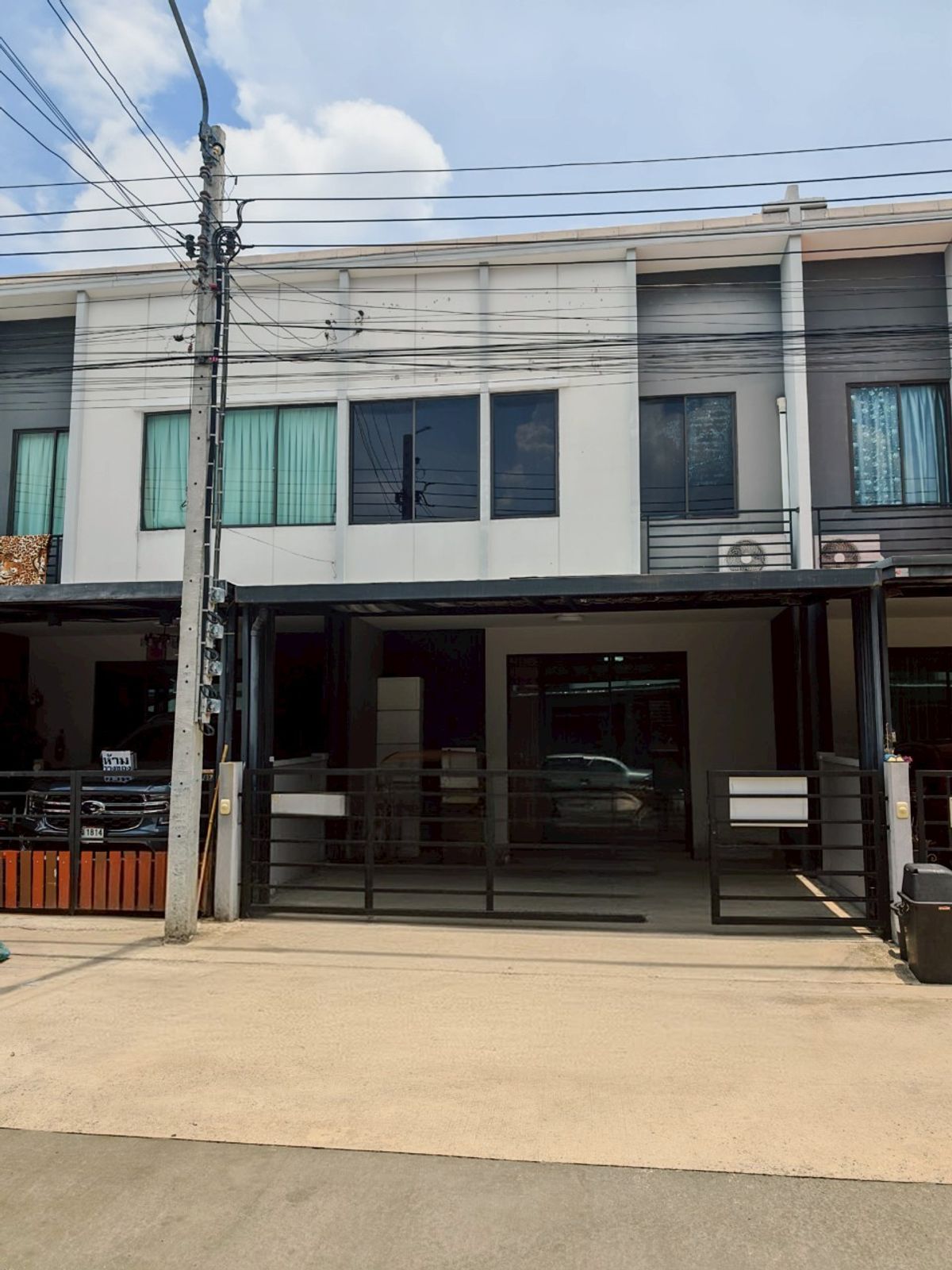 This house is already rich !! Good house number !! The south is open for fortune-money and the cheapest in the project. This house is already rich !! Good house number !! The south is open for fortune-money and the cheapest in the project.