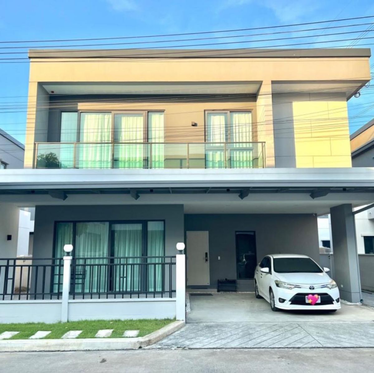 ขายพร้อมผู้เช่า โอกาสทอง! ขายบ้านเดี่ยวหรูพร้อมเฟอร์นิเจอร์ ราคา 9.9 ล้าน – ทำเลศักยภาพ ใกล้เซ็นทรัลแจ้งวัฒนะ, ม.รังสิต, รพ.มังคุดวัฒนา และทางด่วน
ขายพร้อมผู้เช่า โอกาสทอง! ขายบ้านเดี่ยวหรูพร้อมเฟอร์นิเจอร์ ราคา 9.9 ล้าน – ทำเลศักยภาพ ใกล้เซ็นทรัลแจ้งวัฒนะ, ม.รังสิต, รพ.มังคุดวัฒนา และทางด่วน