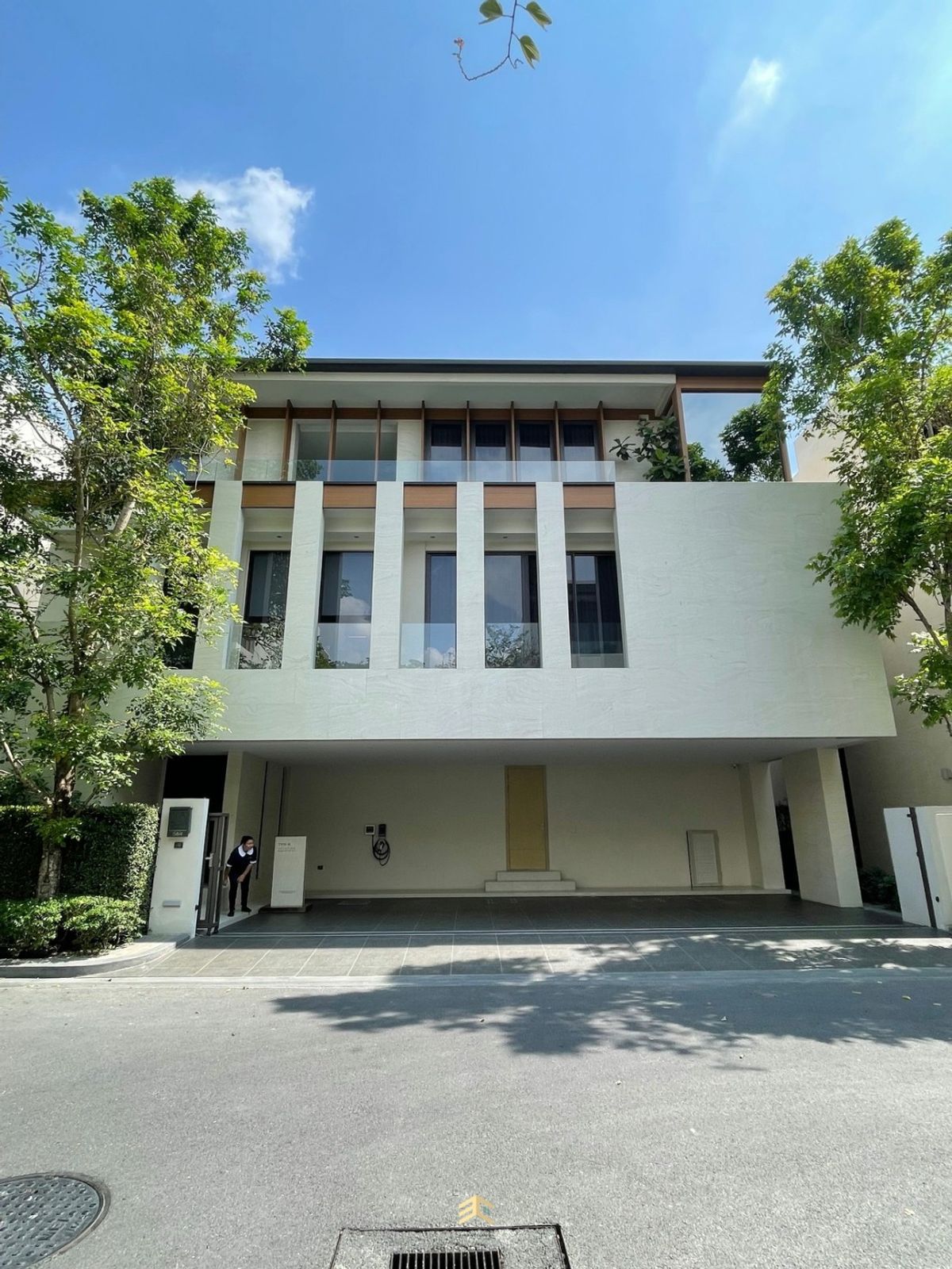 3 -storey detached house with swimming pool: Park Heritage Phatthanakan 20 🔺 The best price 64.5 million baht 🔺