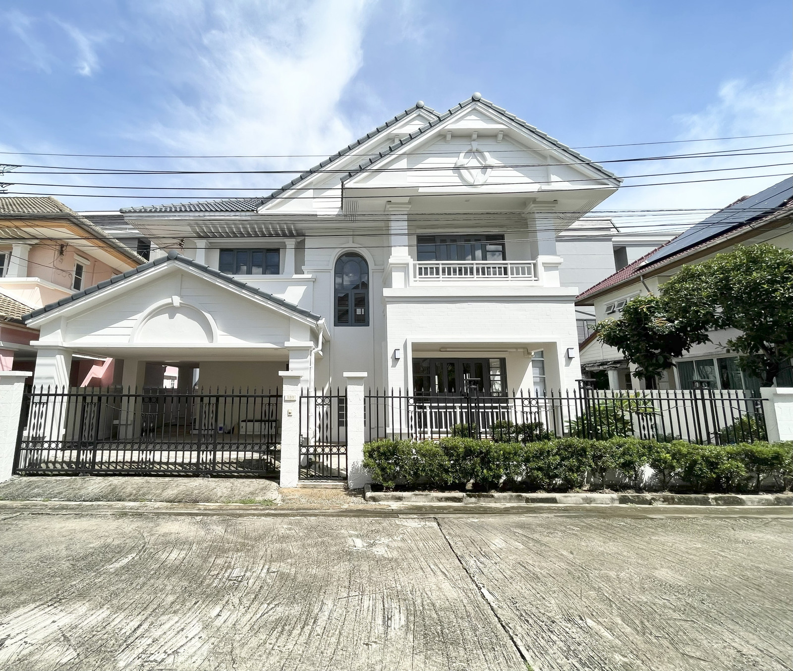 [For Rent] Newly Renovated Detached House at Baan Krongthong Phatthanakan 32 – Close to Thonglor, only 5 km. Ideal for living or Home Office!