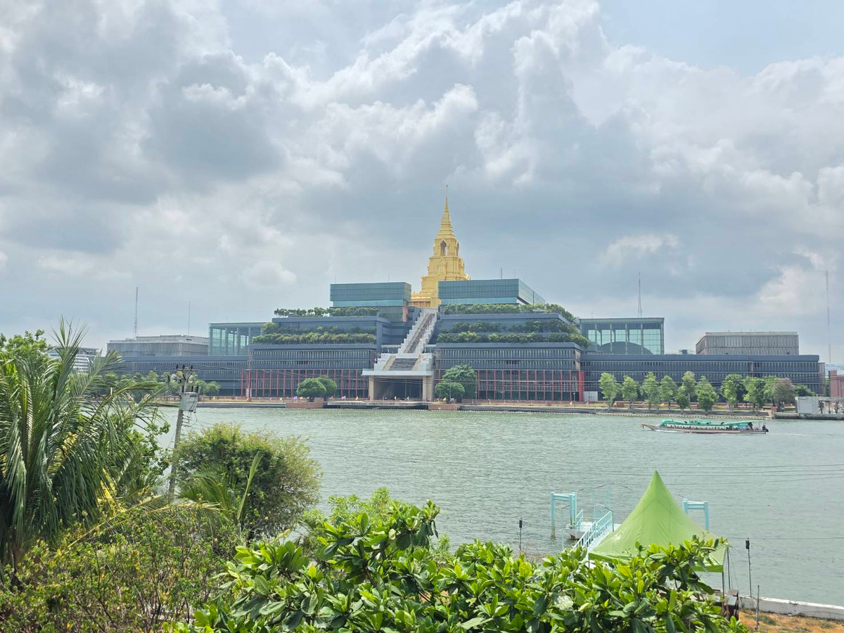 Land for Sell Charanidvong 88: 4-3-49 RAI by The Chaophraya River Opposite The New Paaliment AM: 0656199198 Land for Sell Charanidvong 88: 4-3-49 RAI by The Chaophraya River Opposite The New Paaliment AM: 0656199198