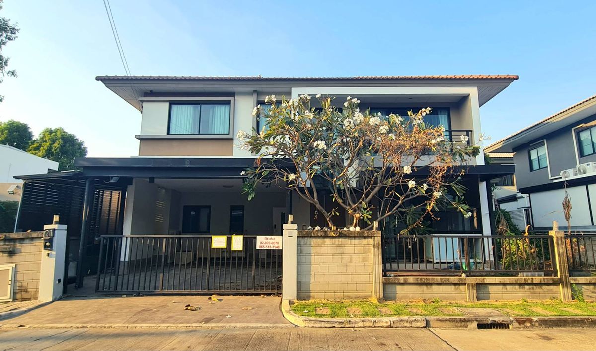 Kasa Ville Ram Inthra-Ring 2 House 59.1 Sq 183 sqm. After the club house is convenient to travel.