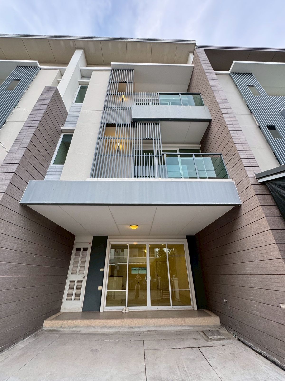 🏡 ขาย ทาวน์โฮม 3 ชั้น Town Avenue ศรีนครินทร์ (อ่อนนุช 68) 🔥 บ้านใหม่มือหนึ่ง ไม่เคยเข้าอยู่ ใกล้ BTS ศรีนุช แค่ 650 ม. 🏡 ขาย ทาวน์โฮม 3 ชั้น Town Avenue ศรีนครินทร์ (อ่อนนุช 68) 🔥 บ้านใหม่มือหนึ่ง ไม่เคยเข้าอยู่ ใกล้ BTS ศรีนุช แค่ 650 ม.