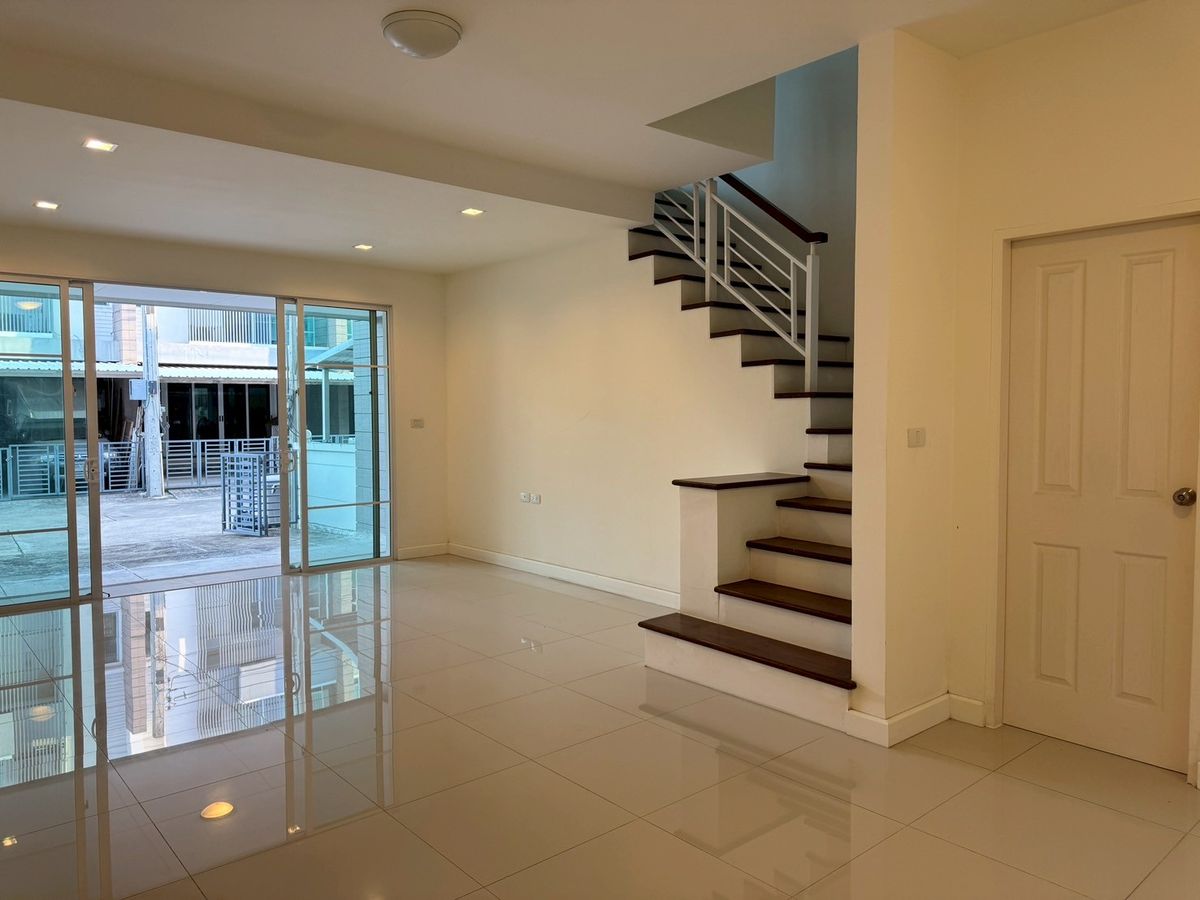 🏡 ขาย  ทาวน์โฮม 3 ชั้น Town Avenue ศรีนครินทร์ (อ่อนนุช 68) 🔥 บ้านใหม่มือหนึ่ง ไม่เคยเข้าอยู่ ใกล้ BTS ศรีนุช แค่ 650 ม. – รูปที่ 3