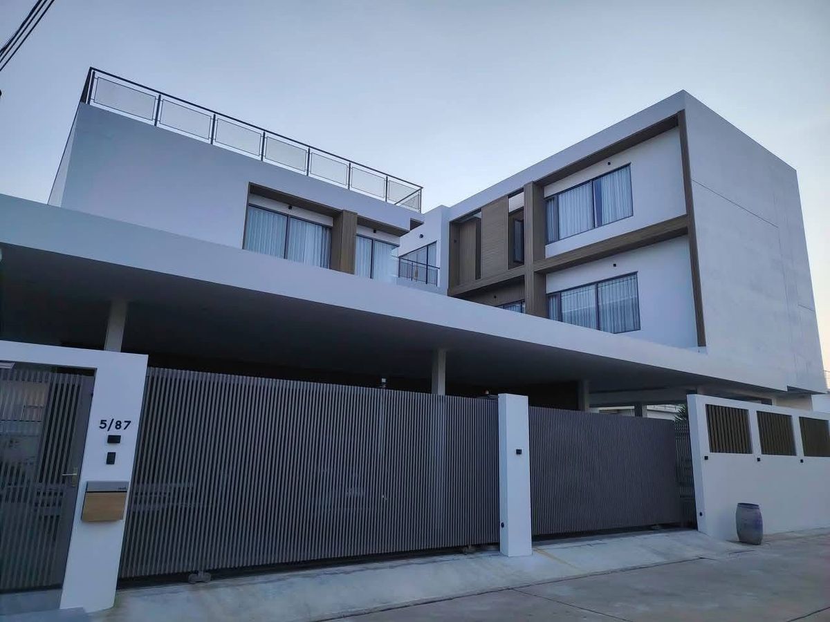 ❖ Elegant Spacious Living ❖ 2 ชั้น | ขนาด 131 ตร.ว. พื้นที่ใช้สอย 750.00 ตร.ม. | 5 ห้องนอน 8 ห้องน้ำ 4 ที่จอดรถ | ติดพาซิโอ้กาญจนา – รูปที่ 2