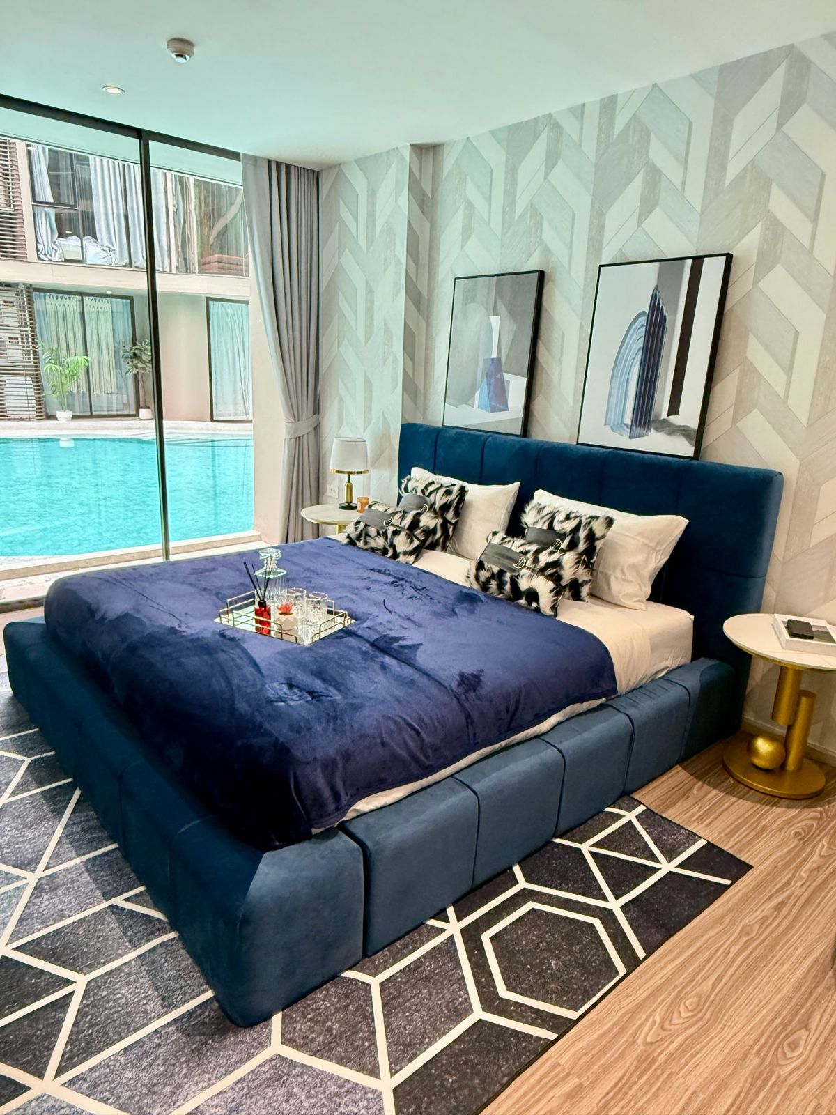 ● Poolside Room ● ชั้น 0+ 110.00 ตร.ม.| 3 ห้องนอน 2 ห้องน้ำ ตกแต่งครบ | ใกล้ สวนเบญจกิติ 200 ม., BTS อโศก 550 ม., BTS นานา 600 ม., Terminal 21 700 ม.