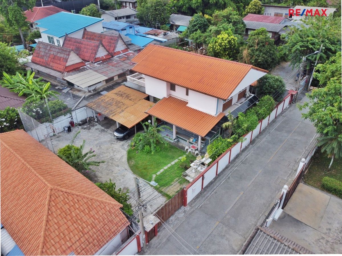 Detached house near MRT, Ministry of Public Health 140 sq.wathanon 3 (Pitchayanan 9), only 750 meters. Good location, suitable for office. Elderly Care Center Or living
