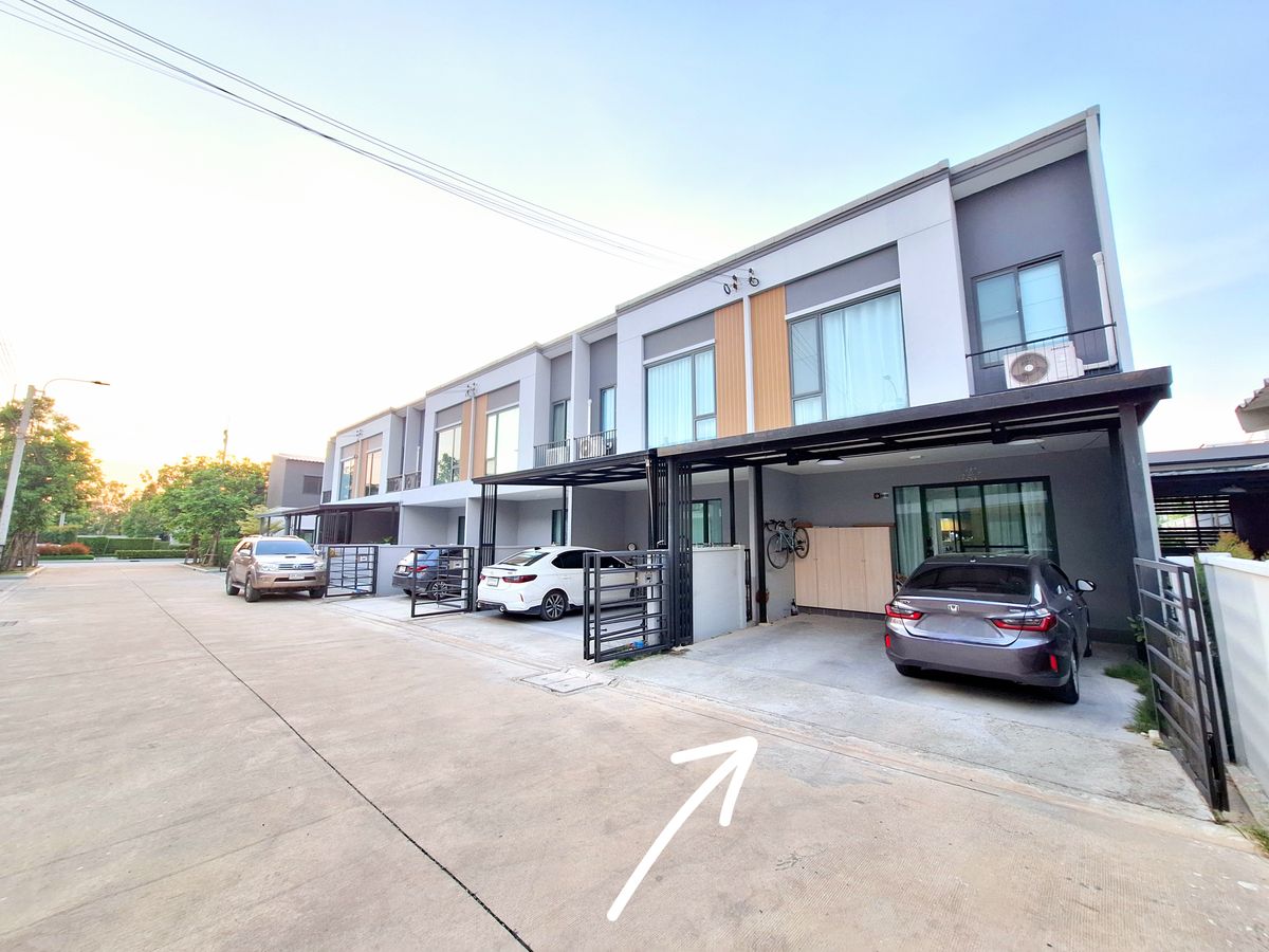 หมู่บ้าน พลีโน่ สุขุมวิท - บางนา 2 | Pleno Sukhumvit - Bangna 2 บ้านที่ใกล้เมกาบางนา 2กม เดินทางสะดวก 4.99 ล. พร้อมอยู่ หลังริม 28.2ตรว.สภาพดีมาก หน้าบ้านรับแดดยามเช้า  – รูปที่ 2