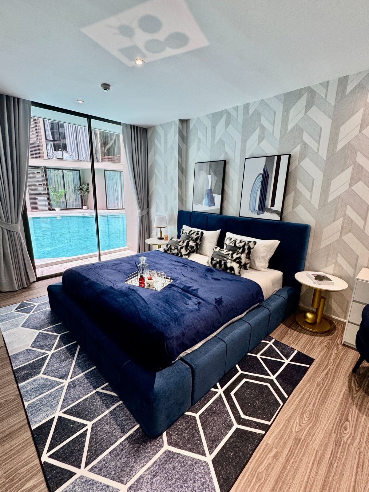 ● Poolside Room ● ชั้น 0+ 110.00 ตร.ม.| 3 ห้องนอน 2 ห้องน้ำ ตกแต่งครบ | ใกล้ สวนเบญจกิติ 200 ม., BTS อโศก 550 ม., BTS นานา 600 ม., Terminal 21 700 ม. – รูปที่ 4