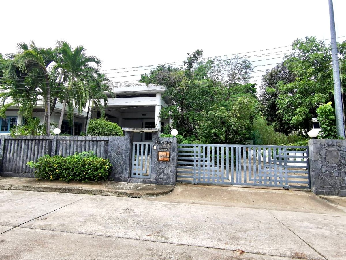 Panya Village Pattanakarn 30: 3-0-59 RAI (1,259 SQWAH) 439,600,000 AM: 0656199198