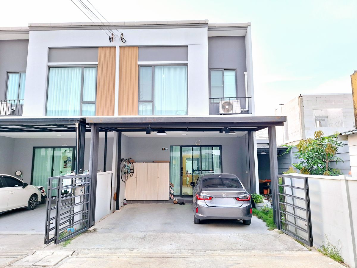 Plino Village Sukhumvit - Bangna 2 | PLENO Sukhumvit - Bangna 2, a house near Mega Bangna, 2 km. Convenient to travel. 4.99. Ready to stay behind 28.2 sq. T. Very good condition. The front of the house is sunny in the morning.