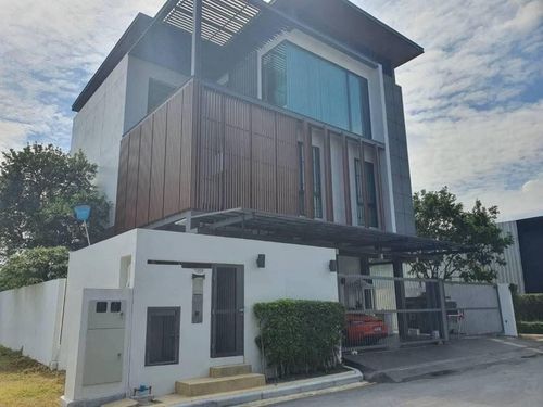 ● Corner House ● 2-Story Single House 4 Bedrooms | 72.00 sq.w. 455.00 sq.m. | near Seacon Square Srinakarin 6 mins, BTS On Nut 10 mins