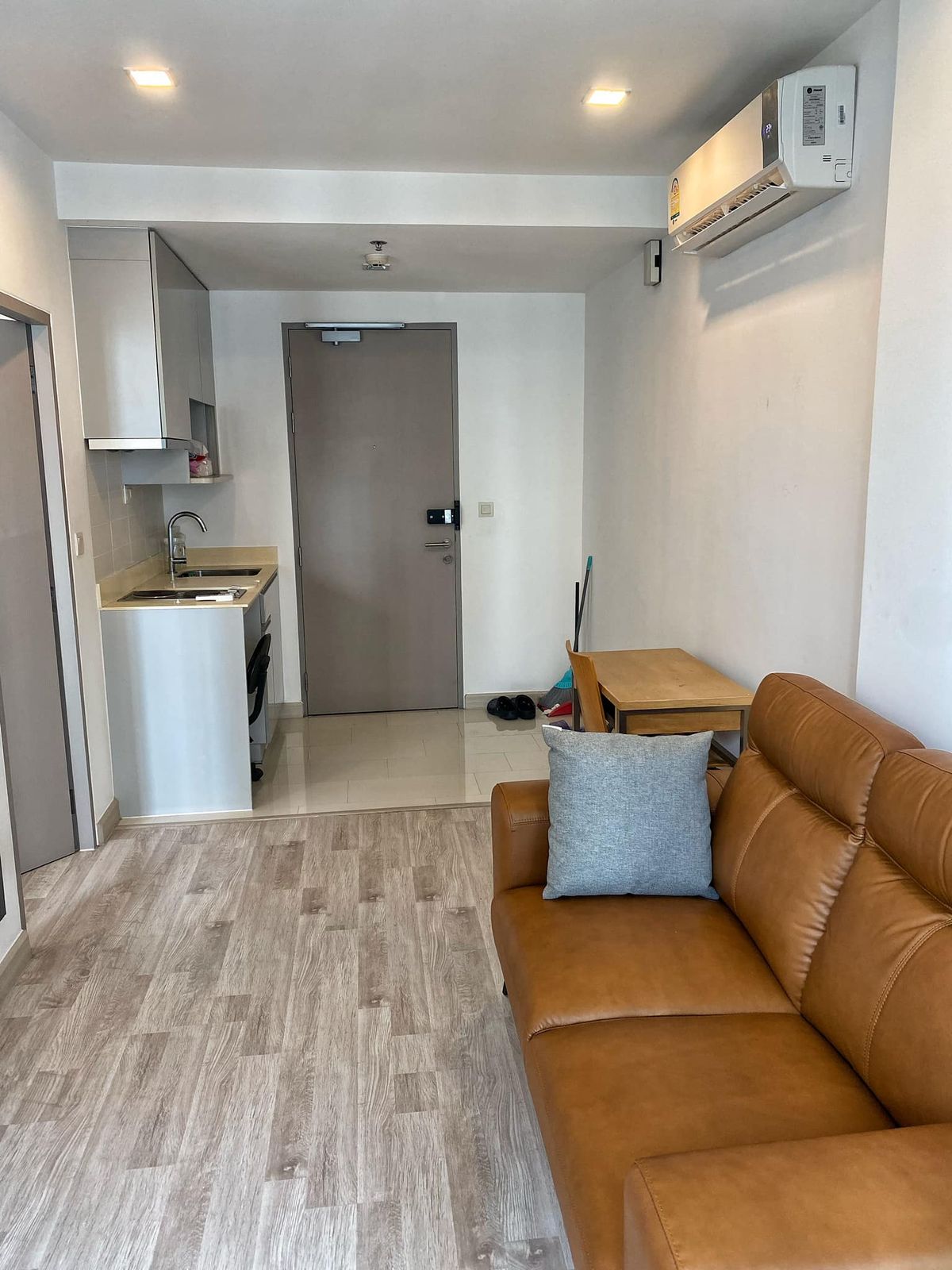Quick sale Condo near BTS Onnut Ideo Mobi Sukhumvit 81, 1 bedroom 30.5 sqm. Quick sale Condo near BTS Onnut Ideo Mobi Sukhumvit 81, 1 bedroom 30.5 sqm.