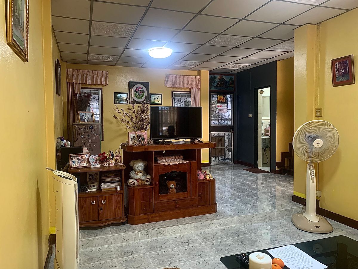 ขายถูกทาวน์เฮาส์ 2 ชั้น พื้นที่ดิน 18 ตรว. โครงการหมู่บ้านอยู่สบาย ใกล้สนามบินสุวรรณภูมิ 30 นาที ใกล้เขตคลองหนึ่ง คลองหลวง ปทุมธานี – รูปที่ 3