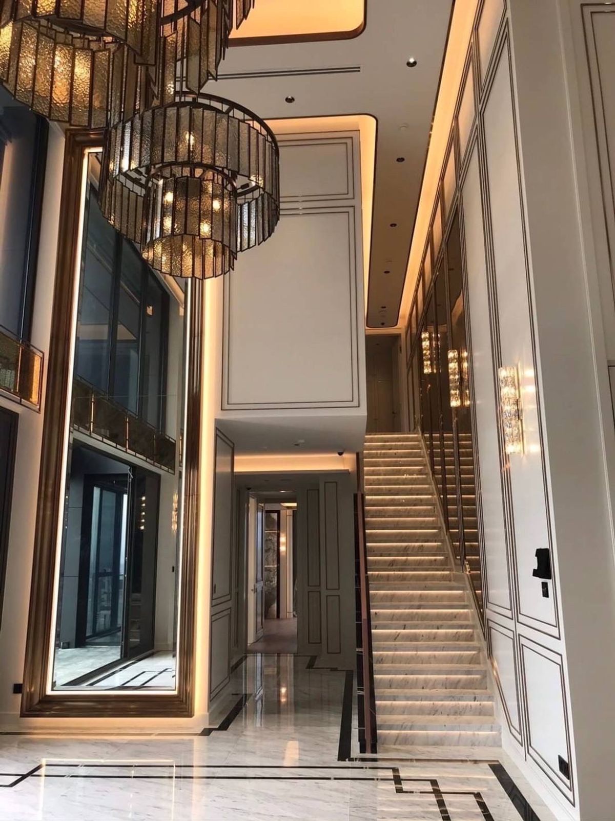 For Sale  : The Esse Singha Complex ( Penthouse) 3Bed4bath high floor 244sqm 99 MB 