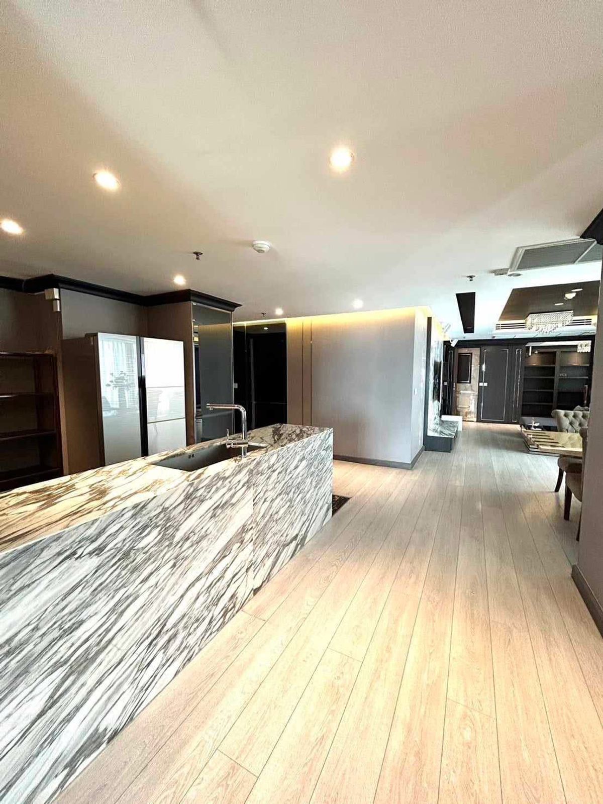 ♠ Spacious Luxury class ♠ ชั้น 20+ ขนาด 133.00 ตร.ม. | 3 ห้องนอน 3 ห้องน้ำ 2 ที่จอดรถ | วิวเมือง | ใกล้ รถไฟฟ้า BTS พร้อมพงษ์, MRT เพชรบุรี สุขุมวิท, ทางด่วนเพชรบุรี – รูปที่ 4