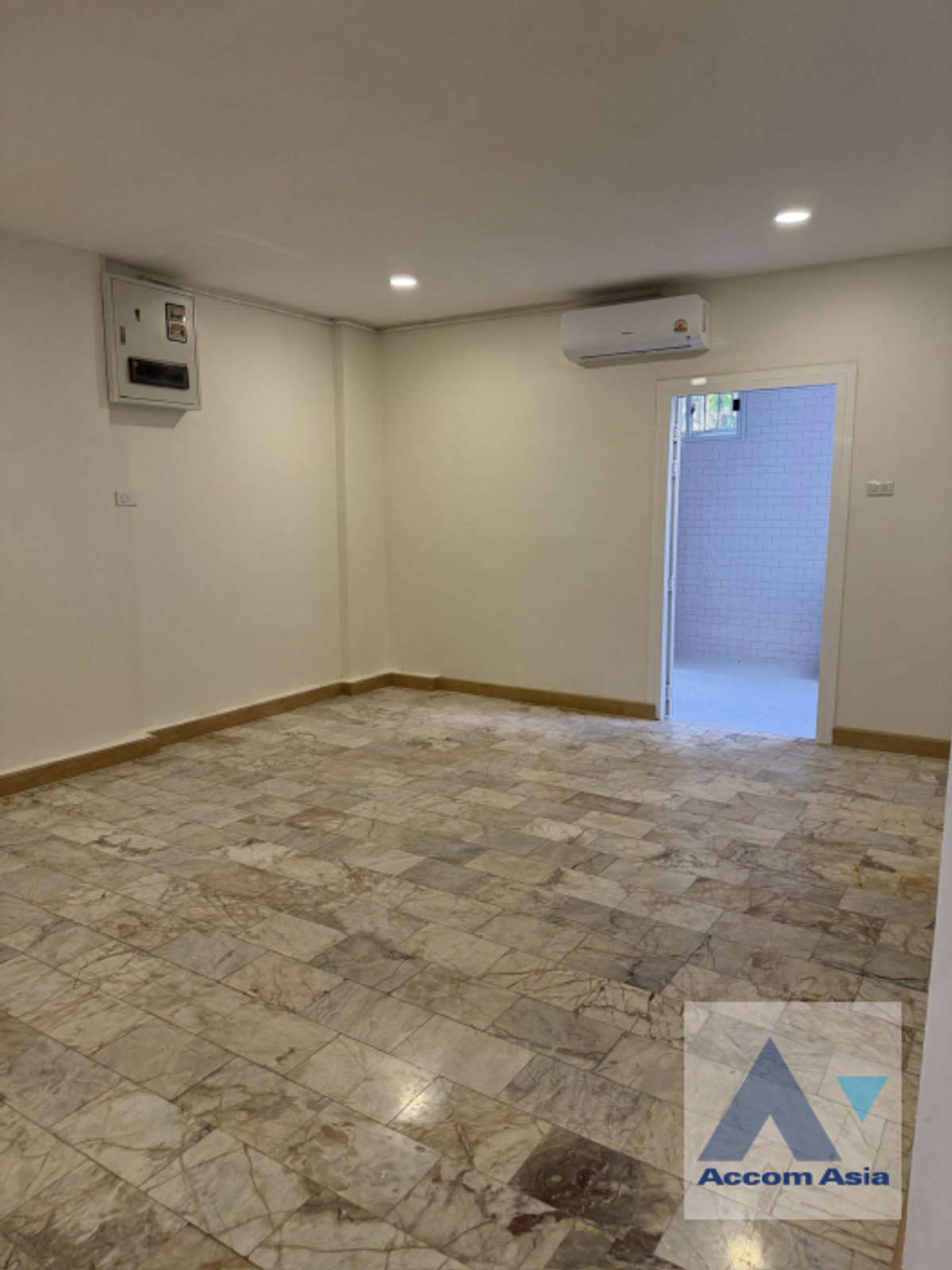 🔼AccomA🔽Home Office 4 Bedrooms Townhouse for Rent in Sathorn, Bangkok near BTS Saint Louis (AA45870) – รูปที่ 3