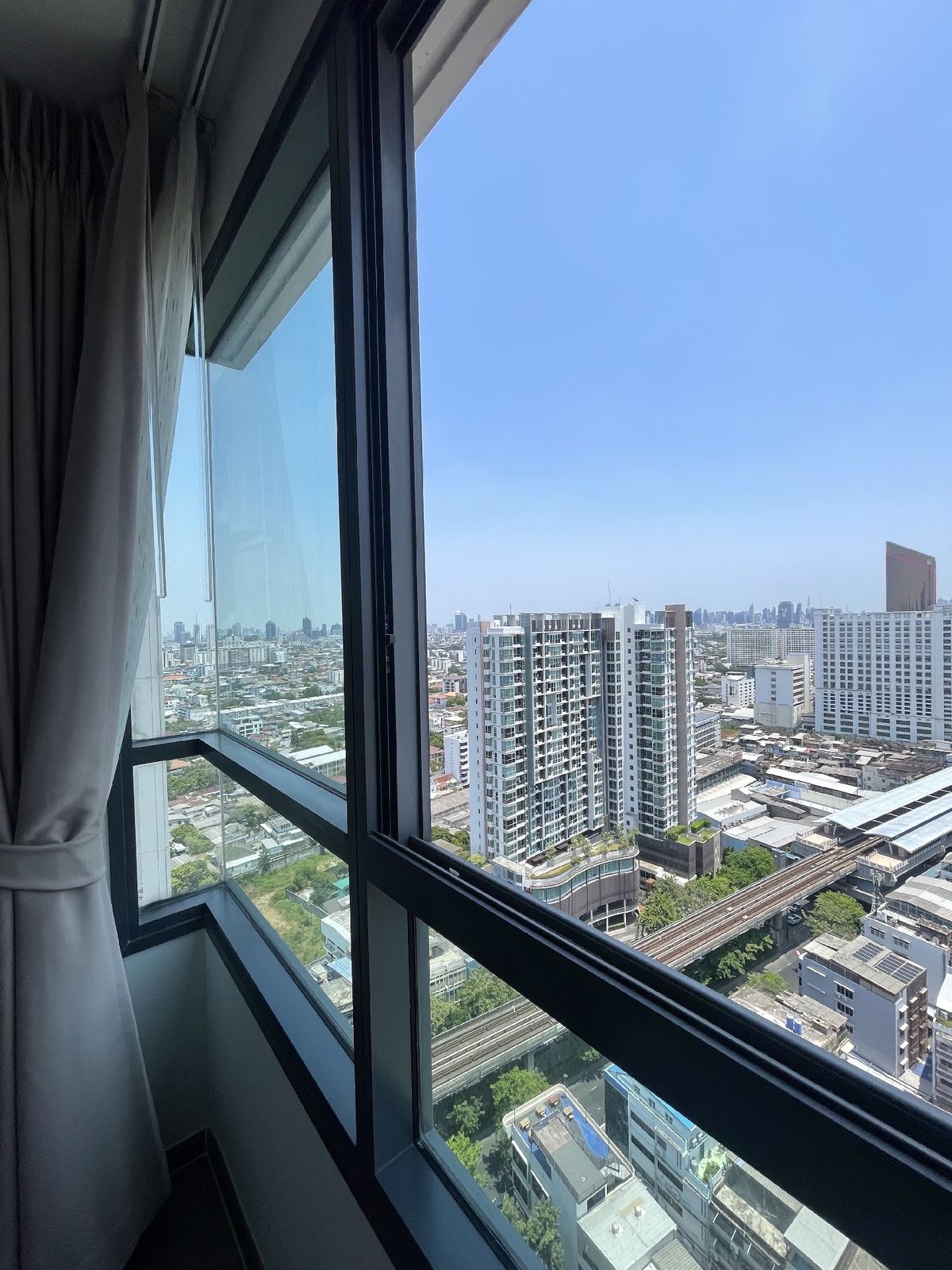 Rent 35 sqm. Closed kitchen 1 room. Good view 21,000.